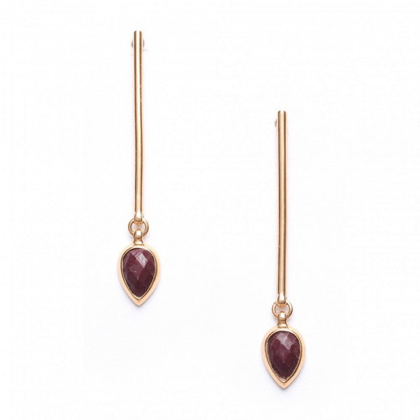 Long earrings gold plated with cut stone