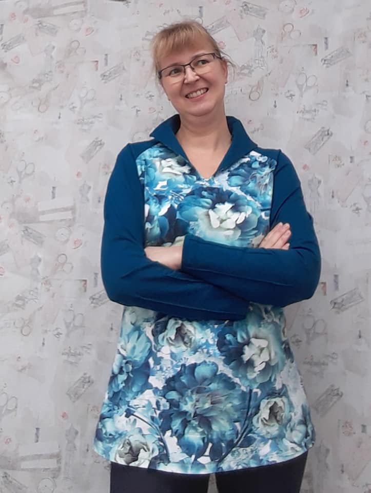 Nesrin Raglan Sweater with attached collar