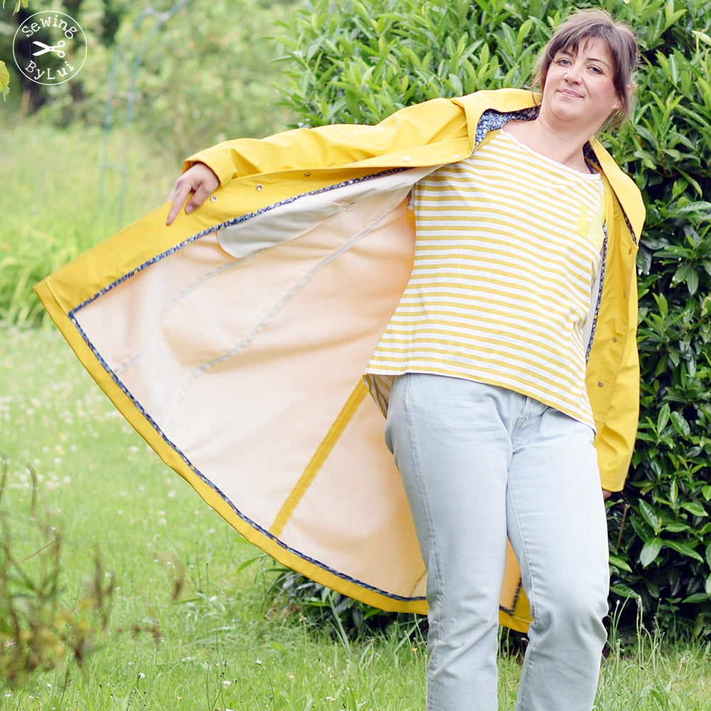 Ivey Mantelschnitt mit Kapuze als Regenmantel