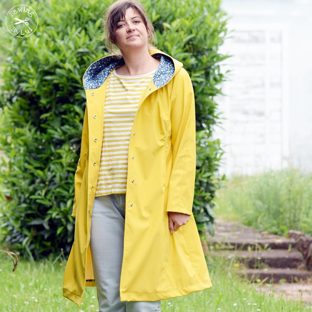 Ivey Mantelschnitt mit Kapuze als Regenmantel