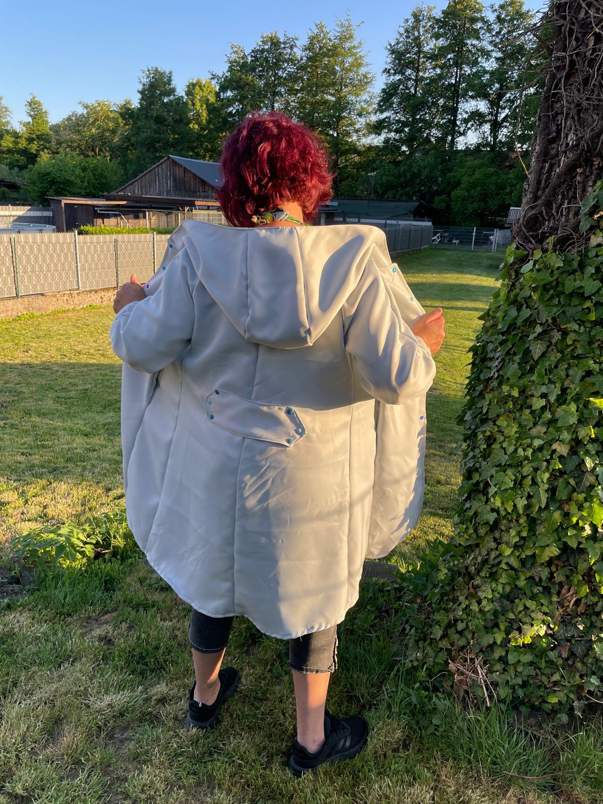 Ivey Mantelschnitt mit Kapuze