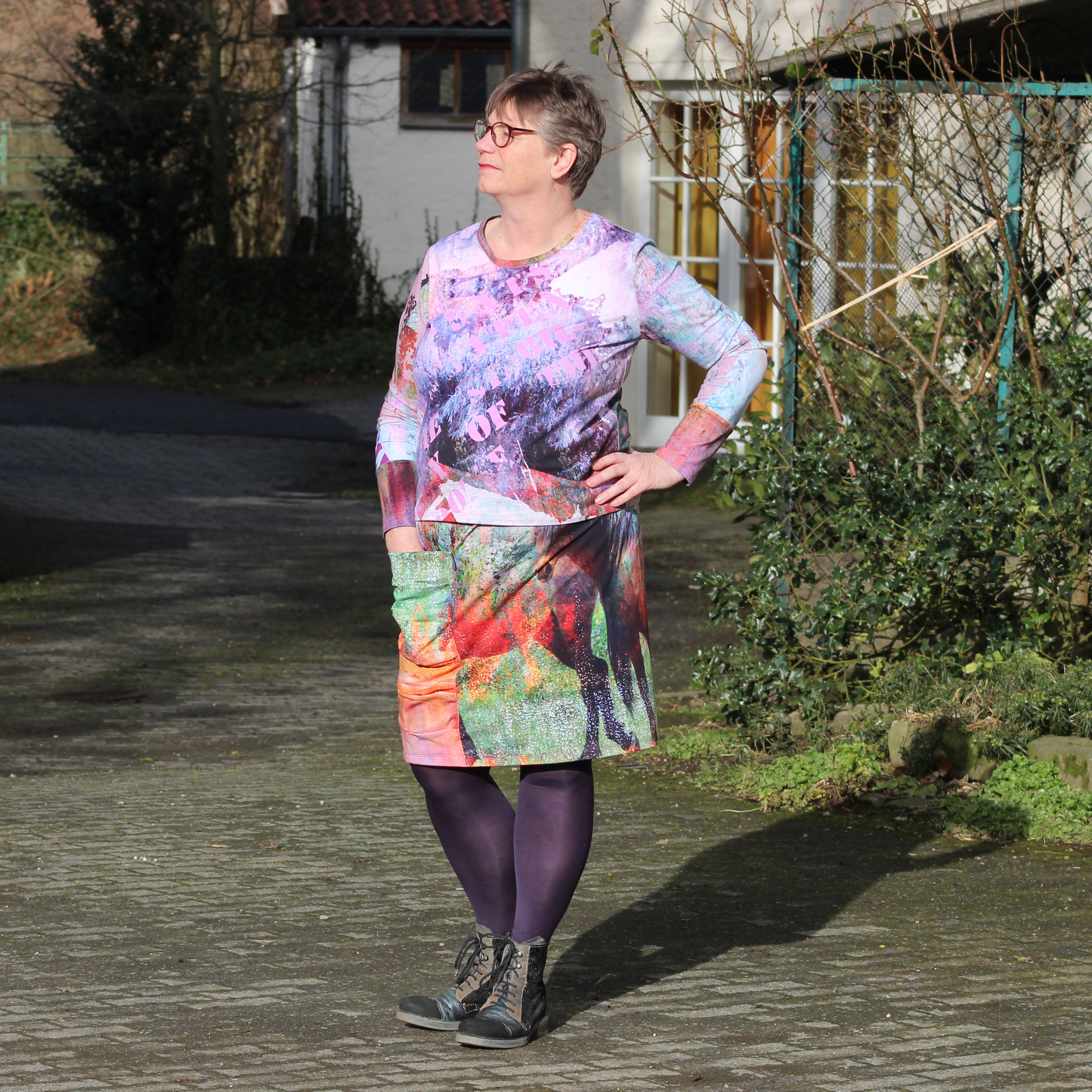 Alicia skirt with large pleated pocket