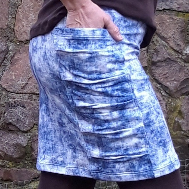 Alicia skirt with large pleated pocket