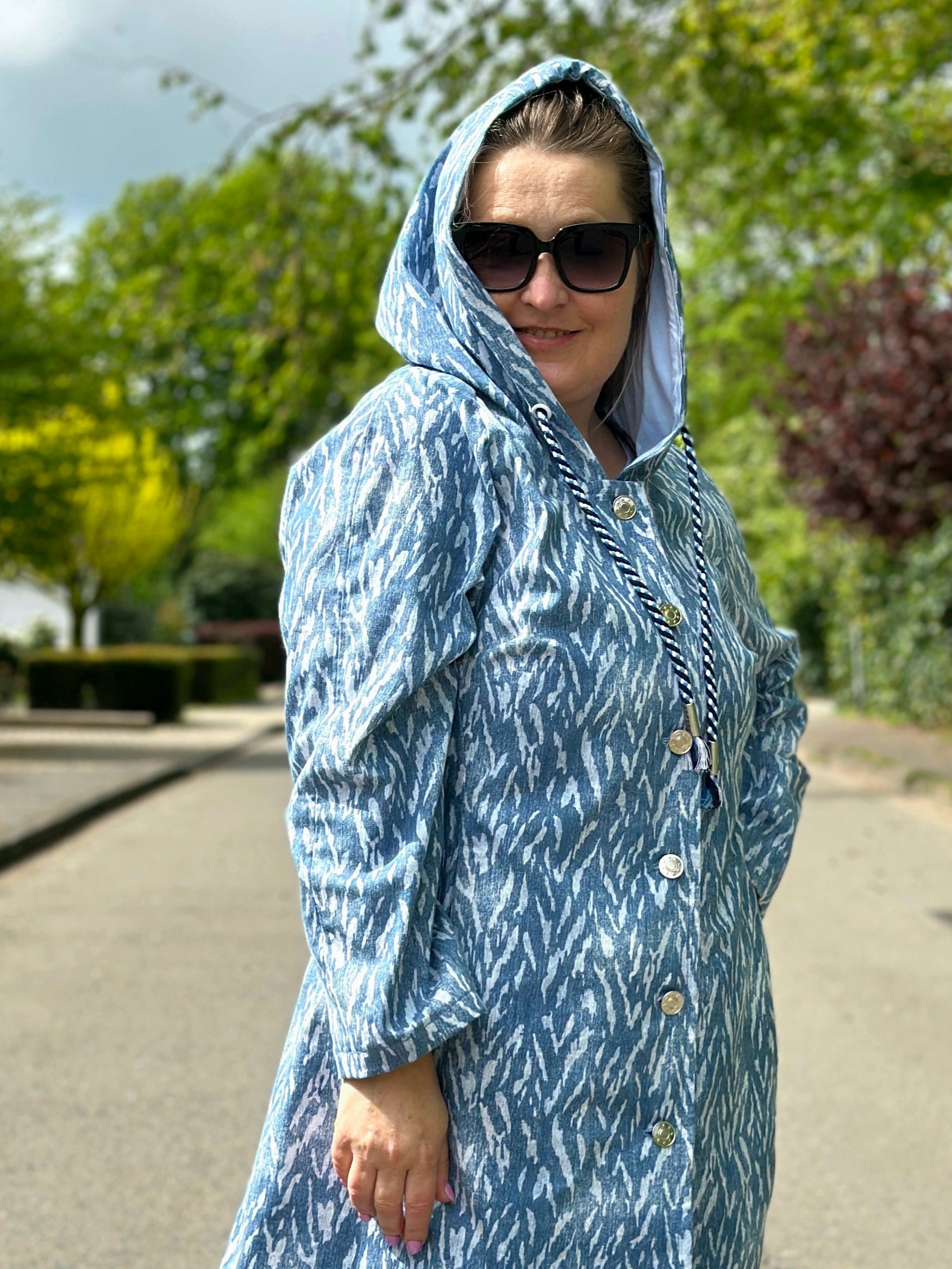 Ivey Mantelschnitt mit Kapuze als Sommermantel