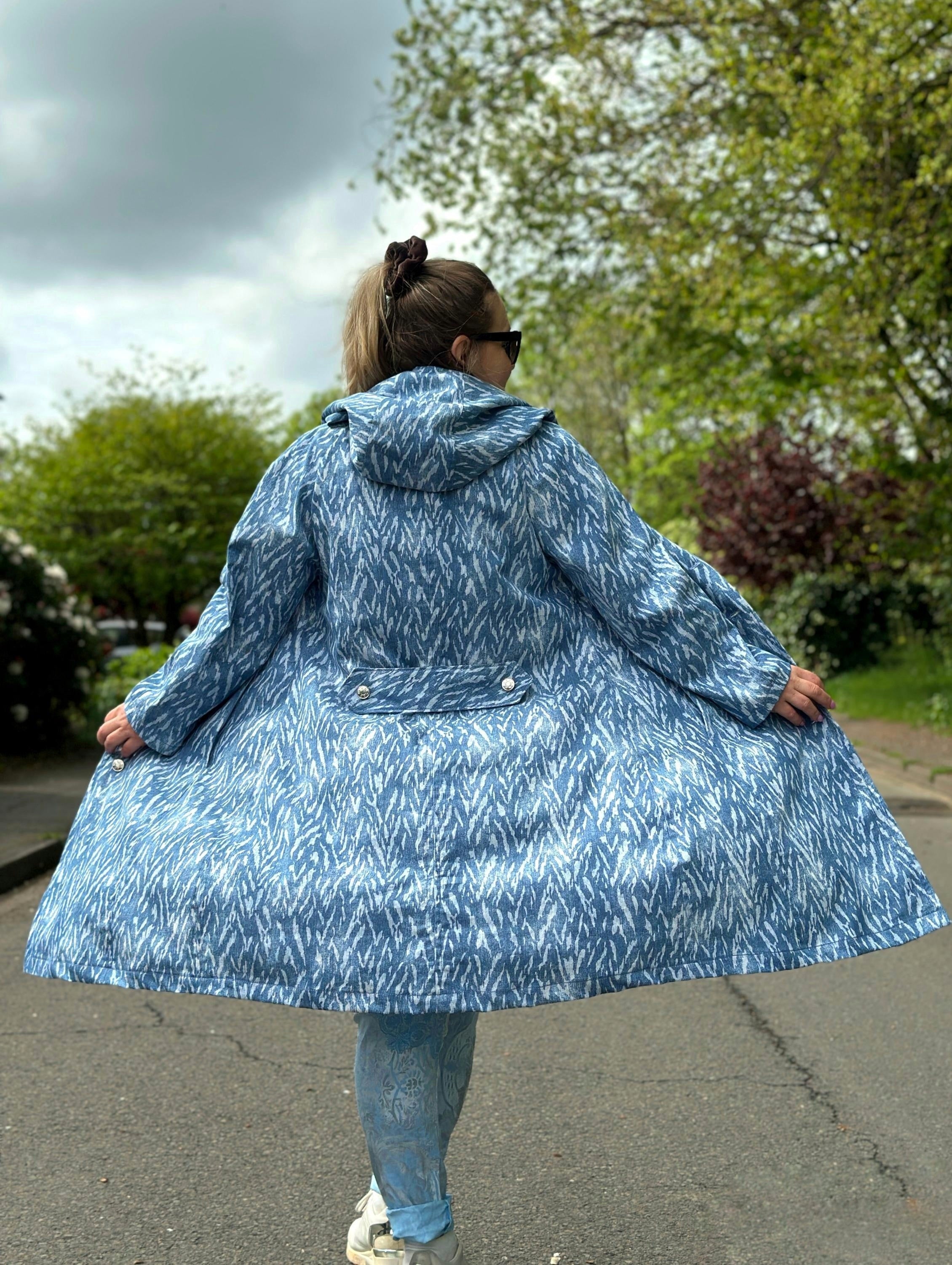 Ivey Mantelschnitt mit Kapuze als Sommermantel