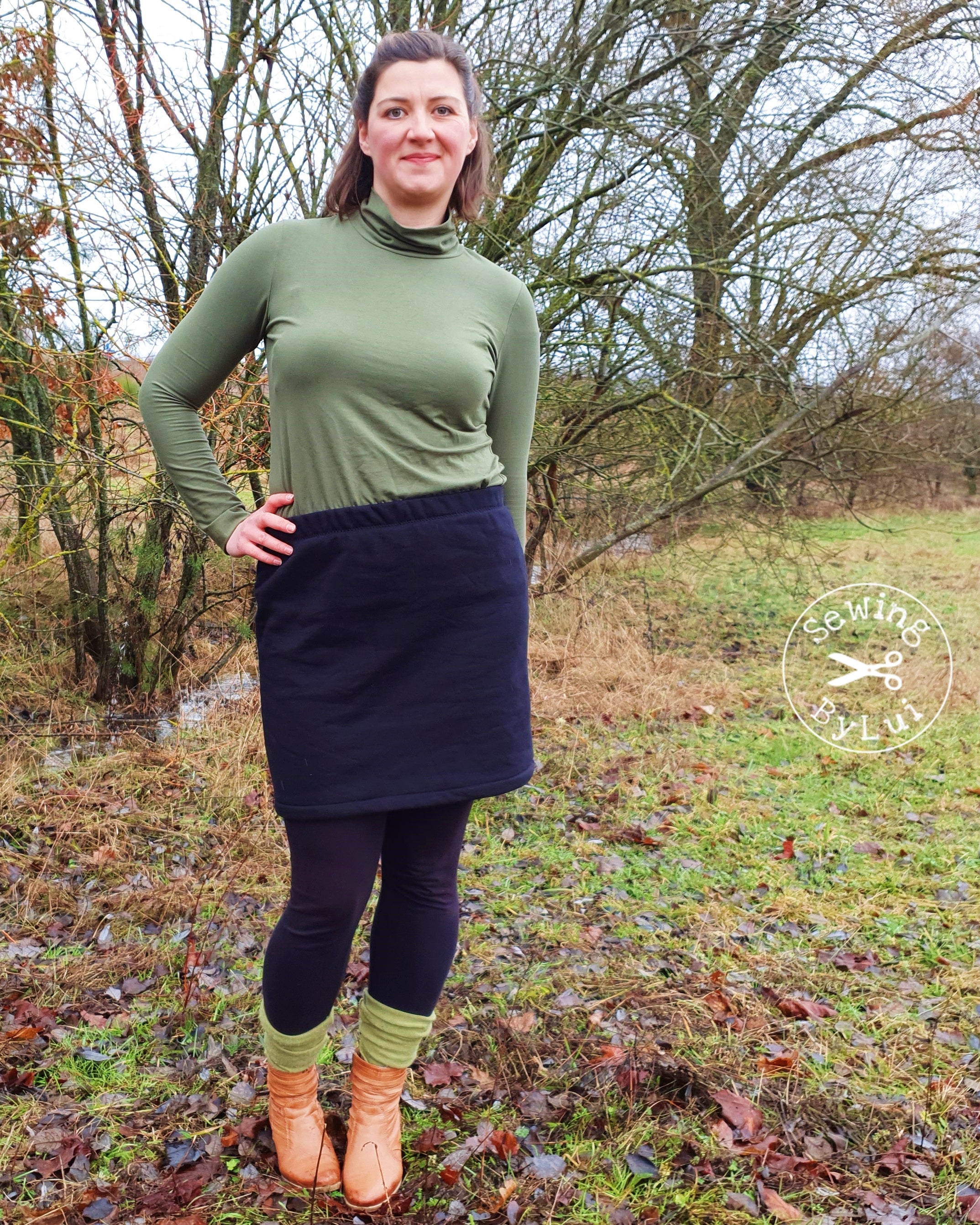 Alicia skirt with large pleated pocket