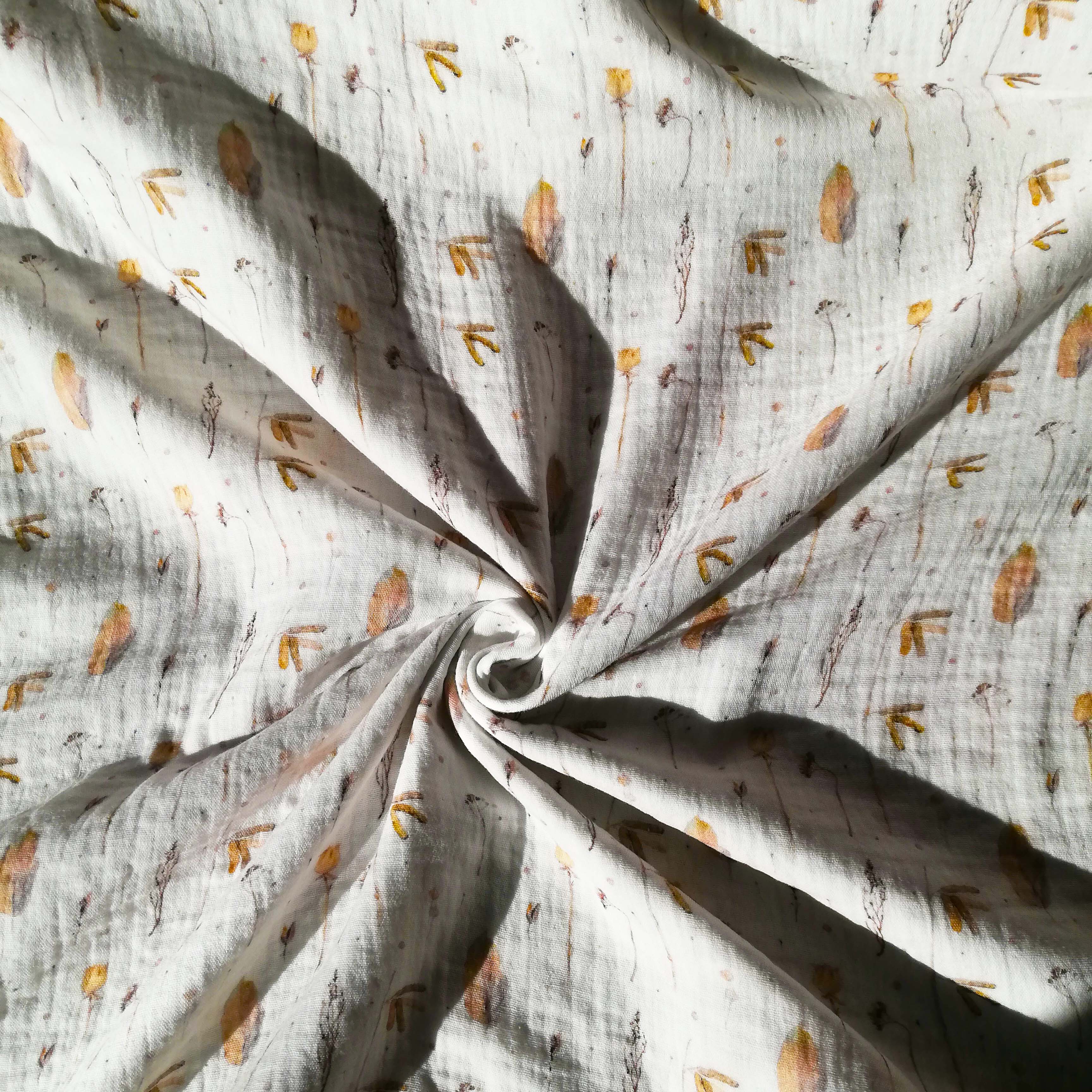 Fine cotton muslin with delicate leaves 