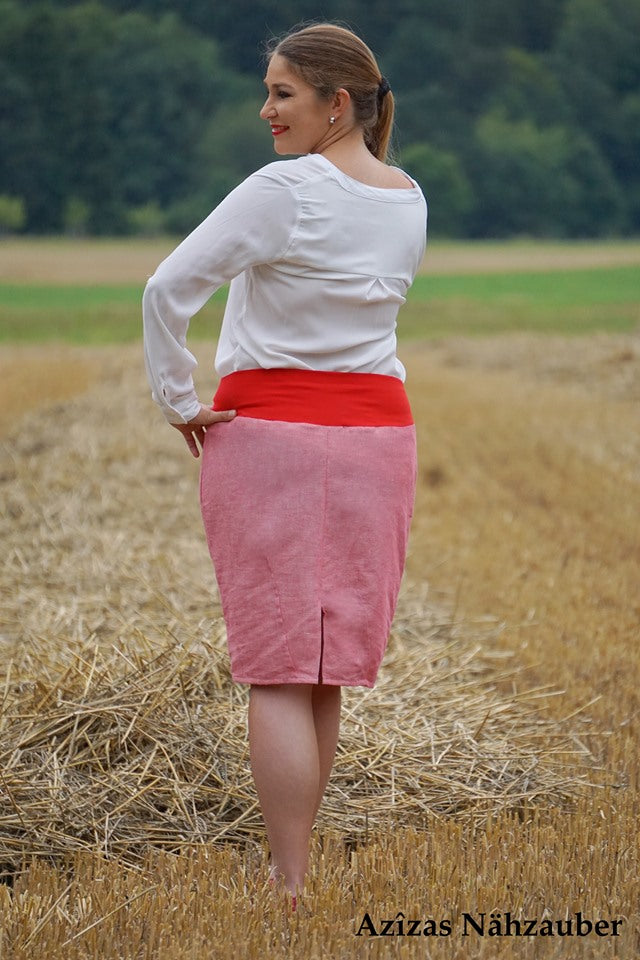 Nurit skirt with decorative darts in the hem