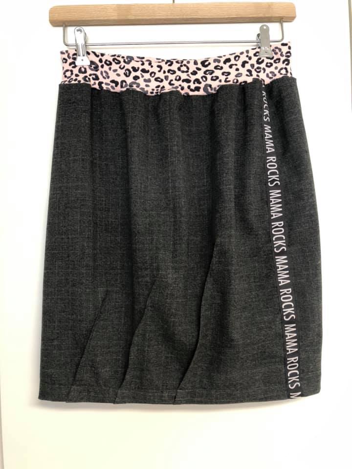 Nurit skirt with decorative darts in the hem