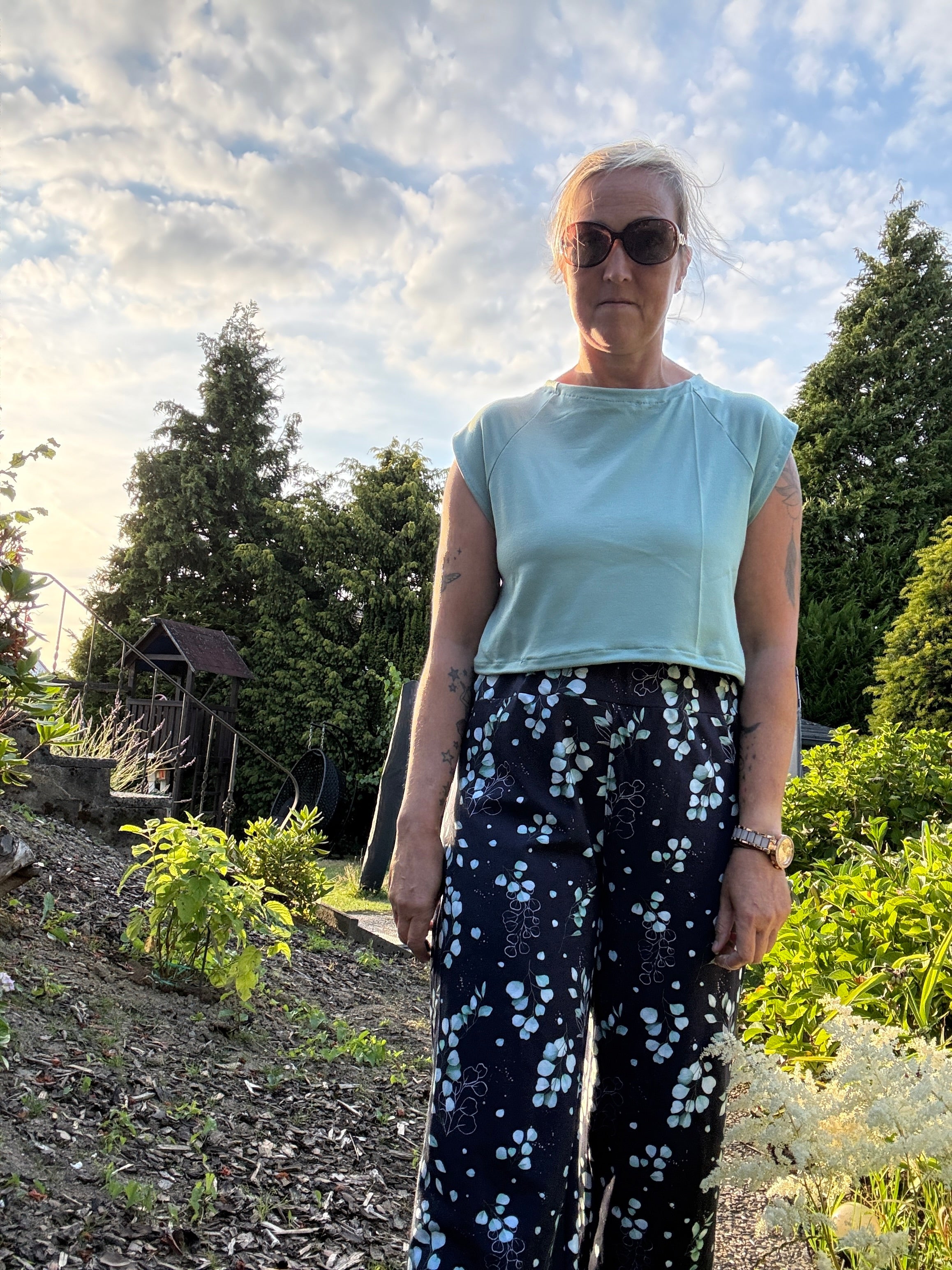 Schnittmuster INULA weiter Cargo Jeans Hosenschnitt mit Gummibund, Aufgesetzten Taschen