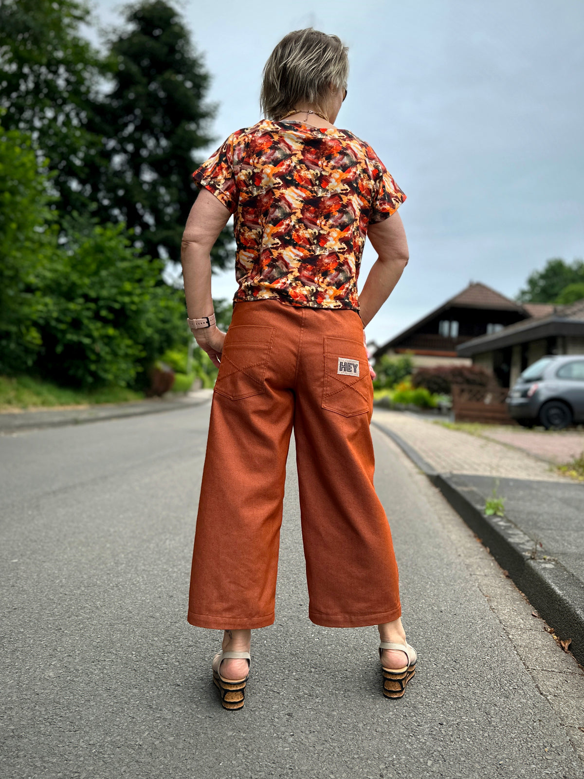 Schnittmuster INULA weiter Barrel Cargo Jeans Hosenschnitt mit Gummibund, Aufgesetzten Taschen