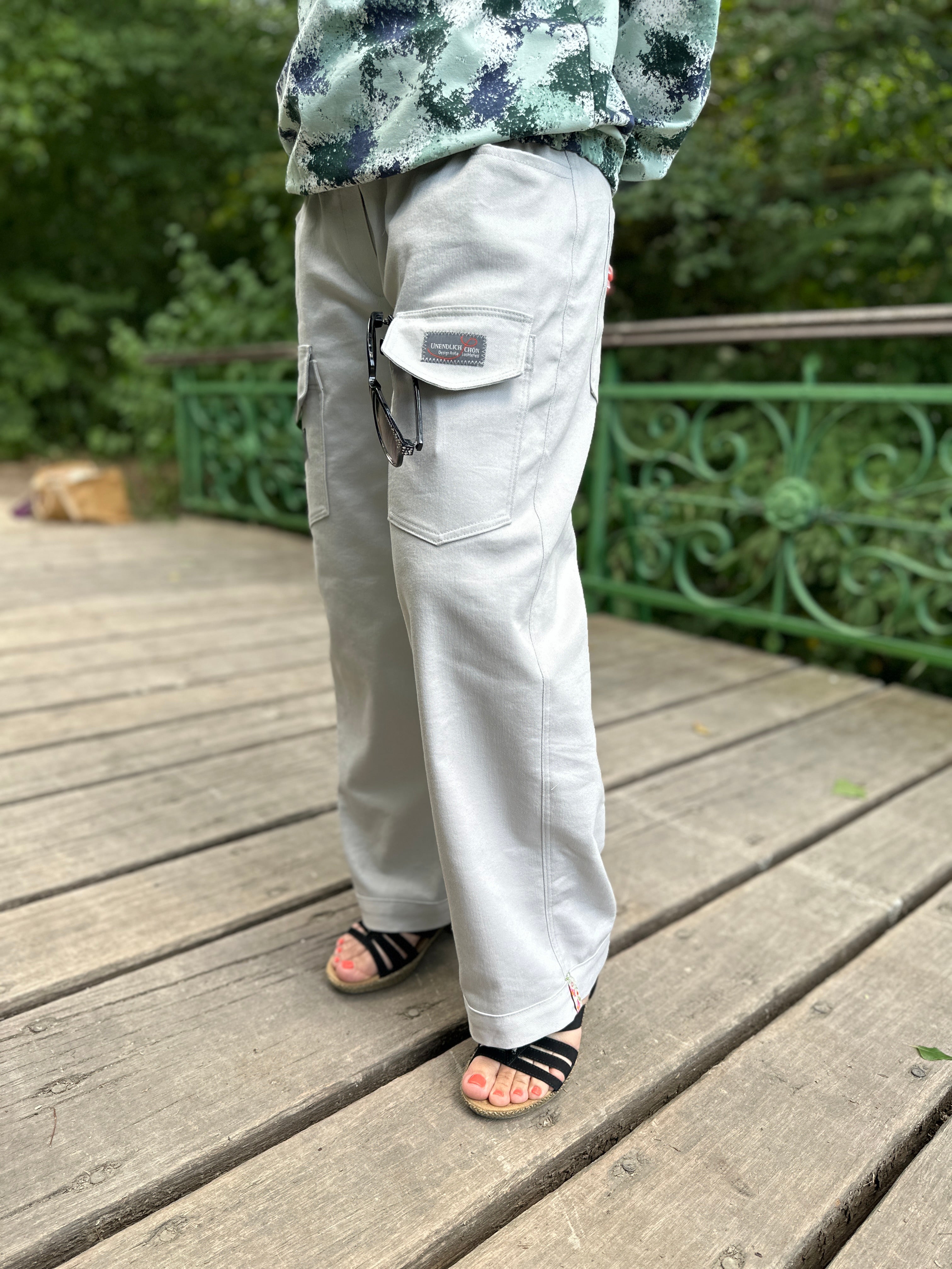 Schnittmuster INULA weiter Cargo Jeans Hosenschnitt mit Gummibund, Aufgesetzten Taschen