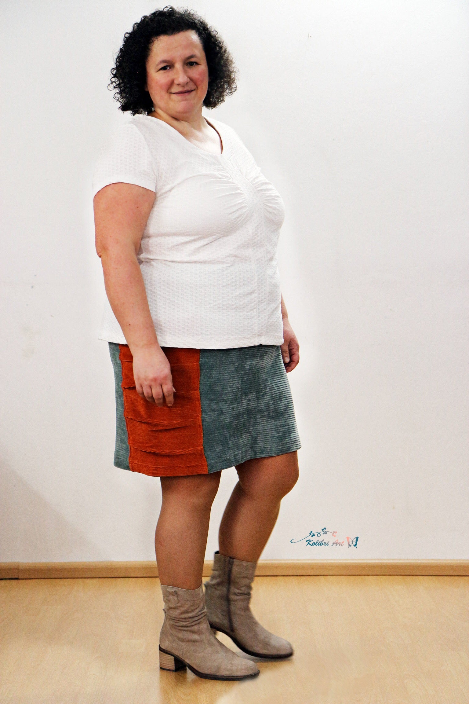 Alicia skirt with large pleated pocket